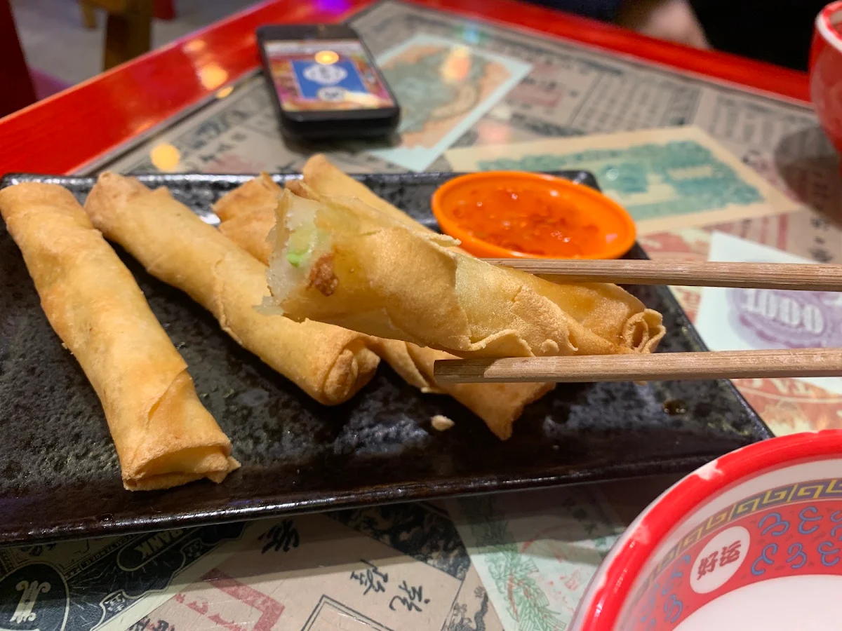 crispy prawn spring roll 鲜虾黄金卷